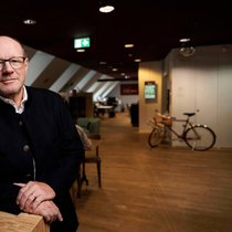 Der Berner Unternehmer und Start-up-Investor Jürg Schwarzenbach (66) ist an 40 Firmen beteiligt – auf einige traf er als Juror in der Gründershow «Die Höhle der Löwen».