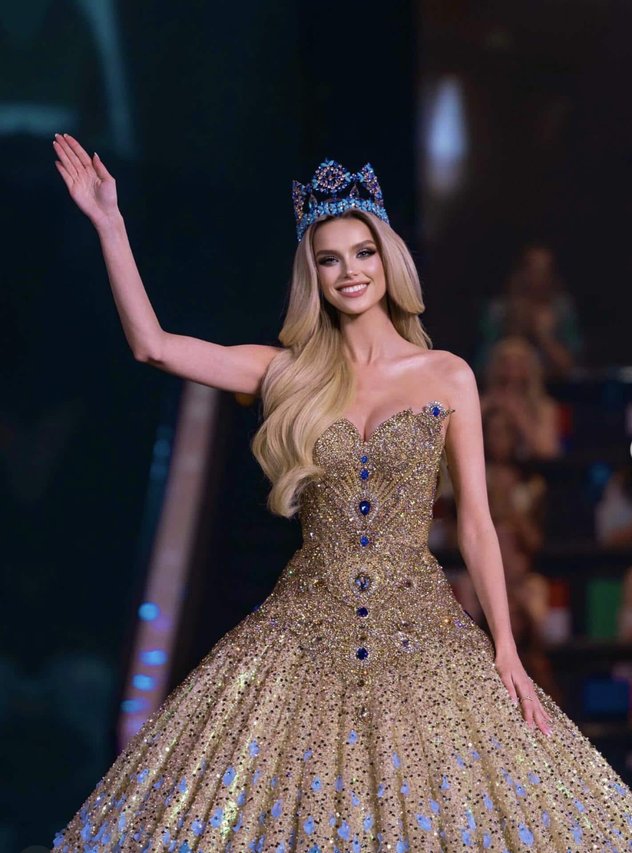 Baciocchis Lebensgefährtin ist die Tschechin und ehemalige Miss World Gewinnerin Krystyna Pyszkowa.