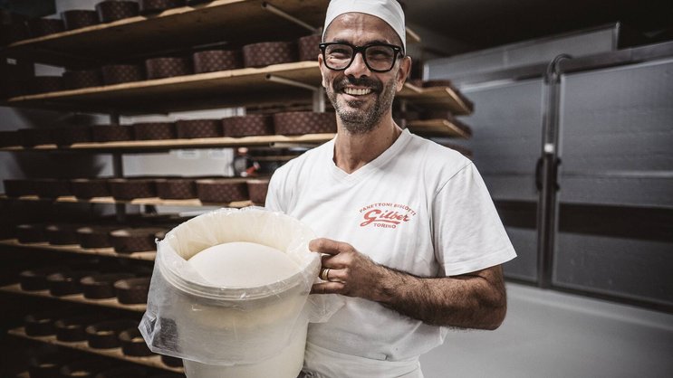 Der wichtigste Mann: Peppino mit der Mutterhefe, ohne die hier alles nichts ist. Er bezeichnet die «madre» als Famlilienmitglied und nimmt sie mit in die Ferien.