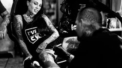 Katzen-Tattoo aus Katzenhaar: Das Schweizer Startup Skin46 hat eine Tattoo-Tinte entwickelt, die aus Haaren hergestellt werden kann.