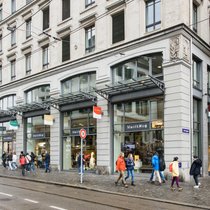 So sah das Stammhaus von Musik Hug vor 2024 aus. Seither belegt Sportartikelhersteller On die Frontseite.