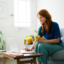 Frauen setzen beim Investieren oft auf heimische Märkte: Könnte das eine Erfolgsstrategie sein?