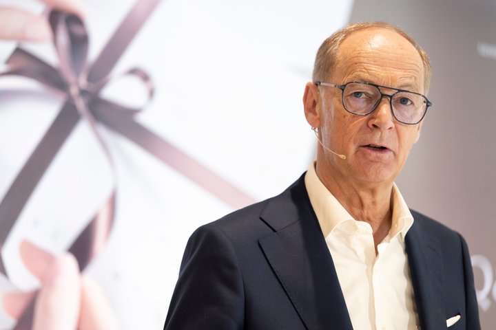 Lindt-Chef Adalbert Lechner will die Schoggi-Preise trotz tieferer Rohstoffpreise nicht senken.