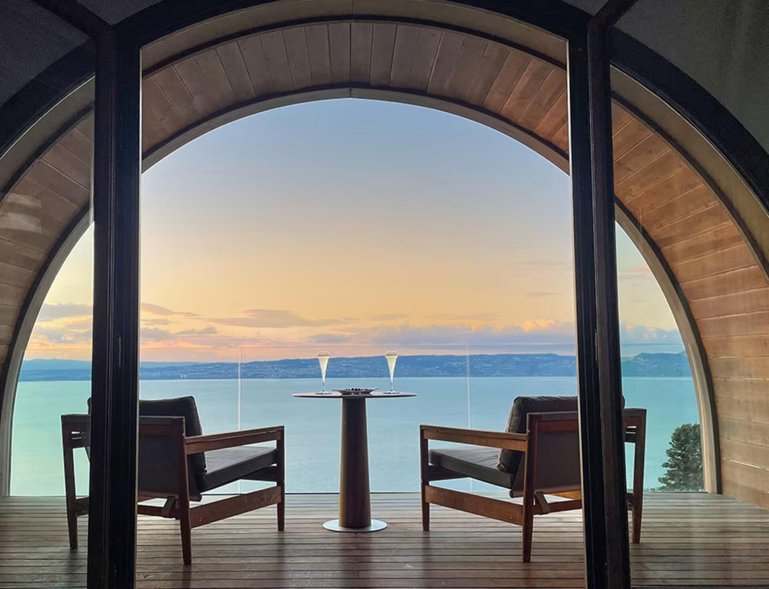 Am Abend können sich die hochrangigen Gäste in ihre Suiten zurückziehen und den Blick auf den Genfersee geniessen.