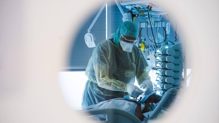 Operation: Corona-bedingt durften Spitäler nicht alle Eingriffe durchführen – sie wollen nun entsprechende Entschädigung.