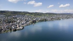 Im vierten Quartal 2025 war fast die Hälfte aller Eigenheimkäufe am Zürichseeufer Neubauten.