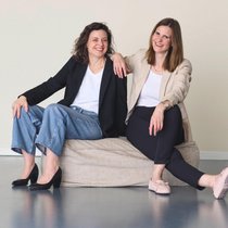 Ramona Schwarz (links) ist der Kreativkopf hinter Rayne Care, ihre Mitgründerin Désirée Dosch (rechts) übernimmt die operative Leitung.