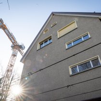 Zahlreiche Gebäude in der Schweiz hinken bei der Energieeffizienz nach.