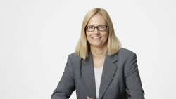 «Wenn ein Mann scheitert, dann scheitert er als Einzelperson – wenn eine Frau scheitert, scheitert sie im Blick der Öffentlichkeit immer als Frau», hält Claudia Kraaz fest.