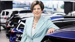 Sprachwissenschaft und Autohandel: In Karin Stüber schlagen zwei Herzen.