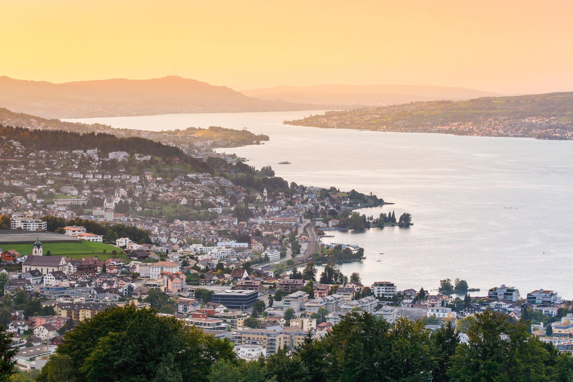 D'une manière générale, les communes situées au bord du lac de Zurich occupent toujours les premières places du classement.