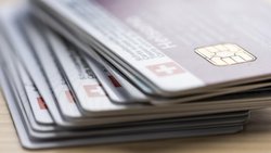 Krankenkassenkarten: Das KVG von 1996 hat festgelegt, dass die Leistungen aller Grundversicherungen einheitlich sein müssen. 