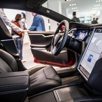 Tesla Model S: Kunden können neuerdings Fahrzeuge aus dem Fuhrpark des Autobauers erwerben.