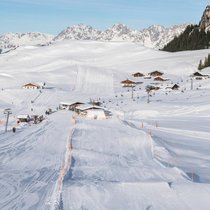 Skifahrer profitieren in Kitzbühel neu von einer Schneegarantie.