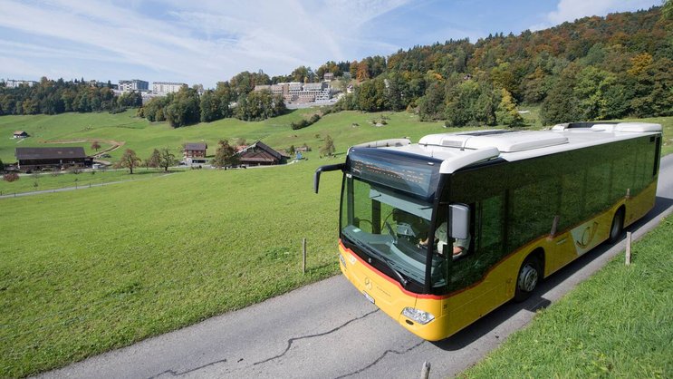 In weiten Teilen der Schweiz ersetzt das Postauto den Zugverkehr.
