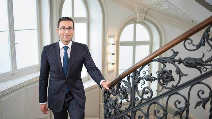 Iqbal Khan: Welche Position nimmt er als nächstes ein?