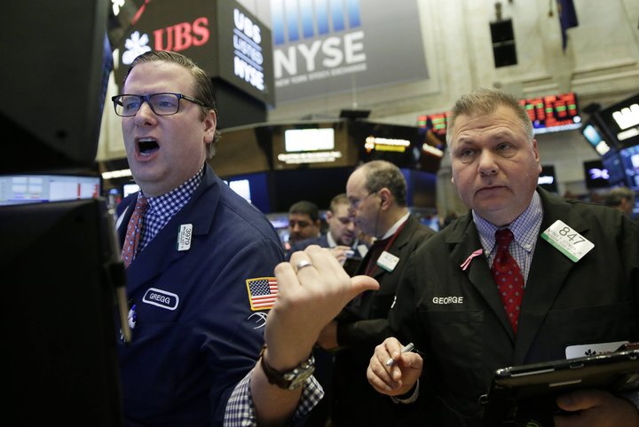 Traders work on the floor of the NYSE at the Opening bell at the New York Stock Exchange on Wall Street in New York City on February 6, 2018. After Monday s 1,175.21 drop the Dow Jones industrial average gained 350 points after falling more than 500 points at the open. PUBLICATIONxINxGERxSUIxAUTxHUNxONLY NYP20180206112 JOHNxANGELILLO