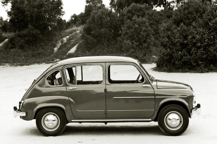 Auch der Seat 600 entsprach zuerst genau dem Vorbild aus Italien.