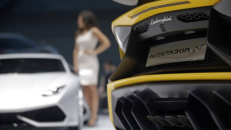 Der Verfall des Ölpreises bremst die Kauflust der Kundschaft von Lamborghini. Keystone