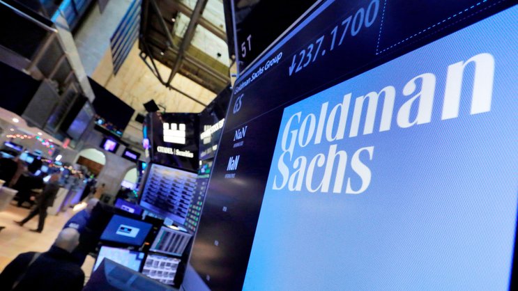 Brummende Geschäfte mit Aktienhandel und Börsengängen: Schriftzug von Goldman Sachs an der New Yorker Börse (Symbolbild).