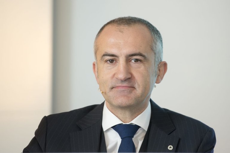 Silvio Napoli, CEO der Schindler Holding, spricht an der Medienbilanzkonferenz der Schindler Holding vom Freitag, 12. Februar 2016 im Hotel Palace in Luzern. .(KEYSTONE/Urs Flueeler)