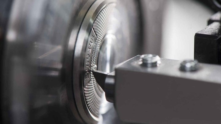 05 Guillochierter Rotor Breguet.jpg
