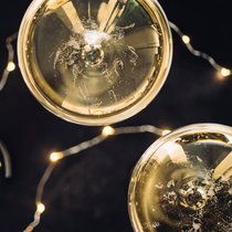 Es prickelt in den Gläsern: Champagner ist das klassische Getränk für Feste und Feiern. Das leise Prickeln sorgt für den edlen Auftritt.