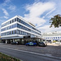 Ein geschätzter Umsatz von 16,8 Milliarden Franken im Jahr 2024 macht die Emil Frey Gruppe zum grössten Autohändler Europas.