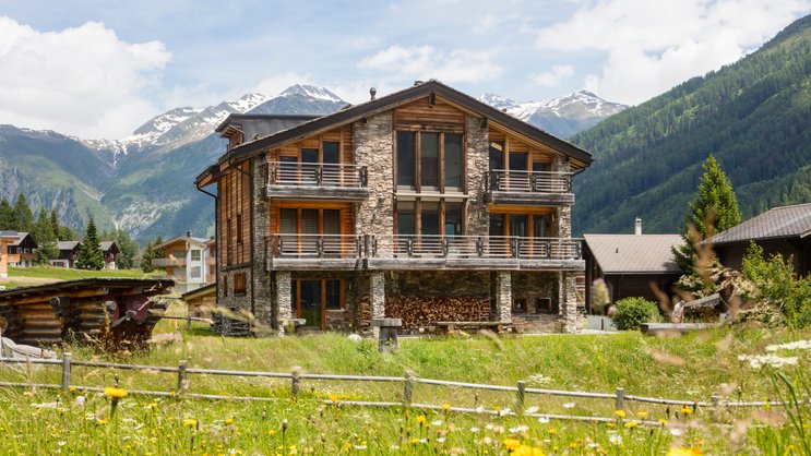 Obergesteln, Wallis: Das luxuriöse Anwesen bietet 260 Quadratmeter verteilt über vier Etagen. Preis: 2'750'000 Franken.