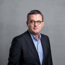 Nach dem Tod des Vaters musste Thomas Straumann mit erst 27 Jahren den Betrieb übernehmen.