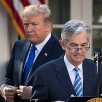Trotz Senkung kritisierte Donald Trump US-Notenbank-Chef Jerome Powell weiter.