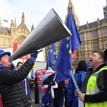 Westminster: Brexit-Gegner und -Befürworter demonstrieren vor dem Sitz des britischen Parlaments.