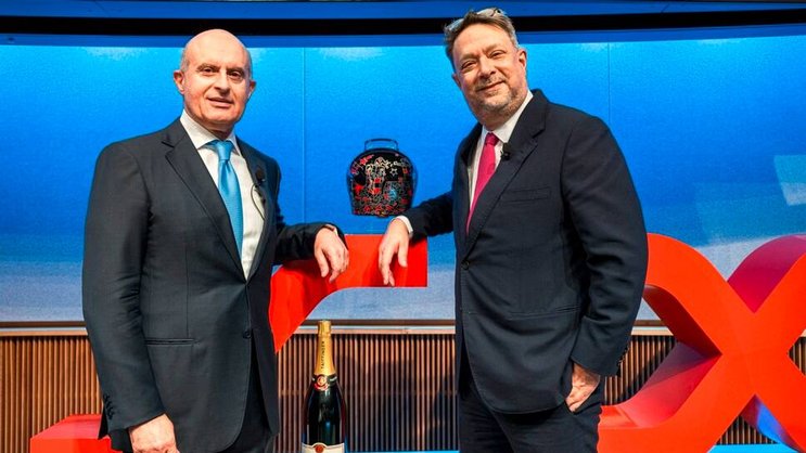 Rare Newcomer: VR-Präsident Gilbert Ghostine (l.) und CEO Richard Saynor feiern die Kotierung von Sandoz.