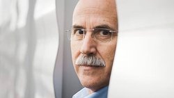 Der amerikanische Ökonom George Sheldon (64) lehrt an der Universität Basel Arbeitsmarkt- und Industrieökonomie.