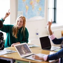 Jugendliche sollten bereits in der Schule fit für die Finanzwelt gemacht werden.