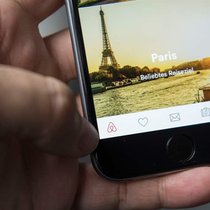 Airbnb-App: Das Start-up soll zum vollwertigen Tourismuskonzern werden.Keystone