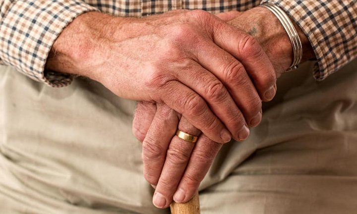 hands-walking-stick-elderly-old-person_0.jpg