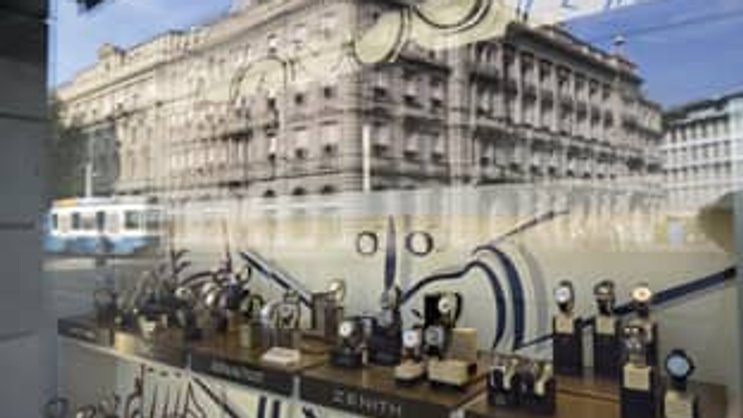 Schaufenster am Paradeplatz: Die Schweiz ist das teuerste Land der Welt. Keystone