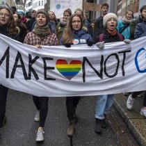 Schüler protestieren am Klimastreik in Basel.