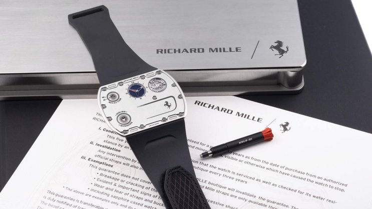 Modell von 2024 eines italienischen Sammlers mit allen Papieren und in der Originalbox: Richard Mille RM UP-01 Ferrari.