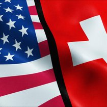 Die Flaggen der USA und der Schweiz.