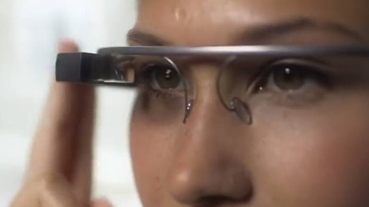 Um mit Google Glass ein Foto zu machen, muss man sich konzentrieren. Auf was, ist egal. PR