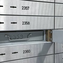 Schliessfächer in einer Bank.