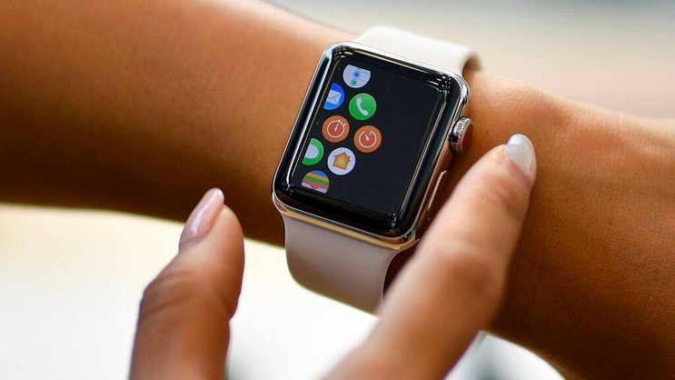 Der Verkauf der Apple Watch zieht an – und stellt die Schweizer Uhrenindustrie vor grosse Herausforderungen.