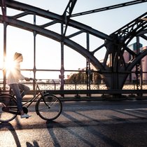 Velo und Finanzen: Unabhängigkeit macht Frauen stark und gibt ihnen Freiheit.