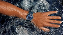 Die BR 03 Diver im Stahlgehäuse mit blauem Zifferblatt – eins von fünf neuen Modellen.