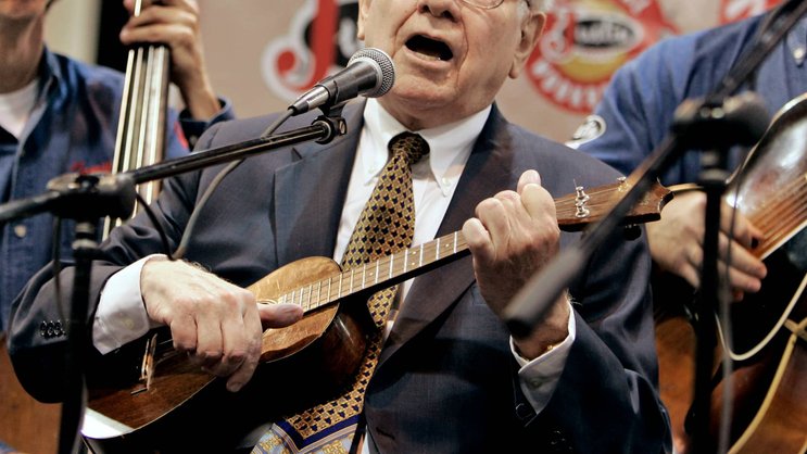 Warren Buffett mit Ukulele.