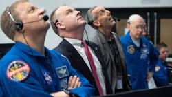 Nasa-Mitarbeiter: Eine Kapsel von Space X dockt an die Internationale Raumfstation ISS.