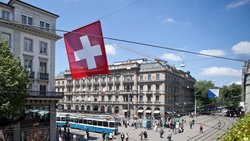 Paradeplatz in Zürich: Die beiden Grossbanken bestreiten die Hälfte des Betrags. (Bild: Keystone)