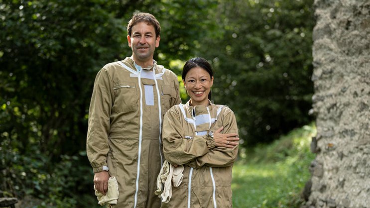 Daniel Meyer und Marie So imkern selber. Geschäftlich setzen sie auf Propolis, einen Stoff, mit dem die Bienen ihre Stöcke abdichten. Er schützt das Immunsystem.